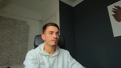 Snapshot of brandontatex chatting on February 1, 9:32 am BrandonTateX online show from February 1, 9:32 am