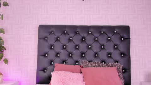 Snapshot of brann_tadzio chatting on February 2, 2:56 pm online show from February 2, 2:56 pm