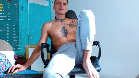 Snapshot of bray_hotboy chatting on December 21, 2:47 pm Bray Hotboy online show from December 21, 2:47 pm