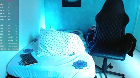 Snapshot of bray_hotboy chatting on December 8, 2:30 pm Bray Hotboy online show from December 8, 2:30 pm