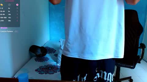 Snapshot of bray_hotboy chatting on February 16, 3:59 pm Bray Hotboy online show from February 16, 3:59 pm