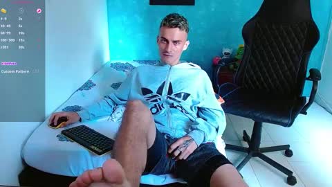 Snapshot of bray_hotboy chatting on December 7, 2:46 pm Bray Hotboy online show from December 7, 2:46 pm
