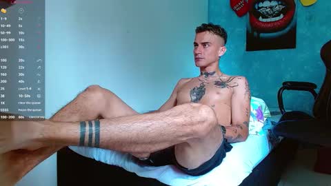 Snapshot of bray_hotboy chatting on December 6, 4:49 pm Bray Hotboy online show from December 6, 4:49 pm