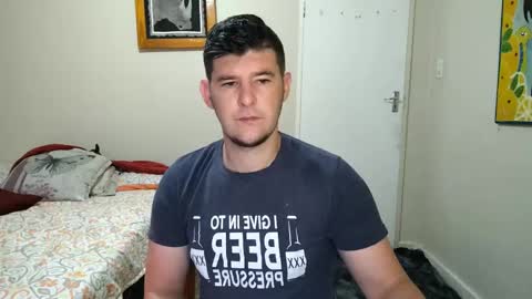 Snapshot of brendansexyboy098754 chatting on February 28, 3:59 am ask me lol online show from February 28, 3:59 am