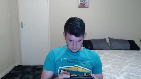 Snapshot of brendansexyboy098754 chatting on December 5, 3:26 am ask me lol online show from December 5, 3:26 am