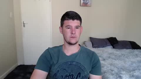 Snapshot of brendansexyboy098754 chatting on December 11, 5:44 am ask me lol online show from December 11, 5:44 am