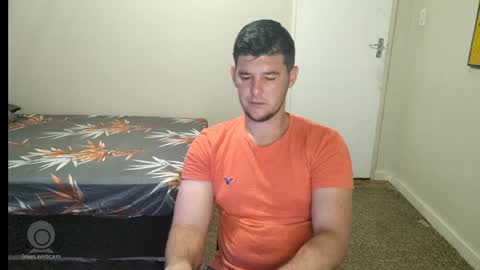 Snapshot of brendansexyboy098754 chatting on January 24, 2:39 am ask me lol online show from January 24, 2:39 am