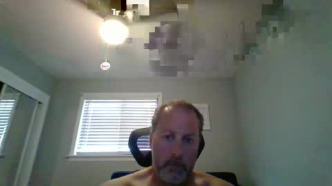 hey online show from April 18, 9:04 pm