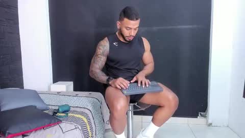 Snapshot of brock_hurn chatting on September 27, 9:45 pm brock_hurn online show from September 27, 9:45 pm