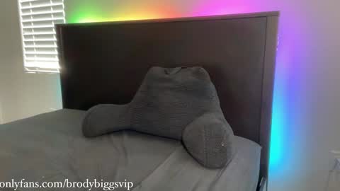 Snapshot of brodybiggs chatting on December 21, 8:43 pm Brody Biggs online show from December 21, 8:43 pm