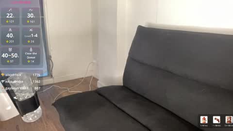 Broke Hung College Guy online show from May 22, 3:33 am