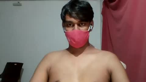 Snapshot of brownguy2505 chatting on January 19, 8:19 pm brownguy2505 online show from January 19, 8:19 pm