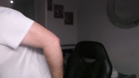 Snapshot of brucemf chatting on January 5, 7:39 pm Bruce online show from January 5, 7:39 pm