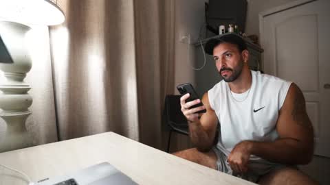 Snapshot of brucestryker chatting on October 3, 4:39 am onlyfans BRUCESTRYKER online show from October 3, 4:39 am