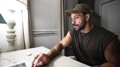 Snapshot of brucestryker chatting on October 1, 2:48 am onlyfans BRUCESTRYKER online show from October 1, 2:48 am