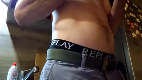 Snapshot of brunc988 chatting on September 19, 8:30 pm Brutal fucker online show from September 19, 8:30 pm