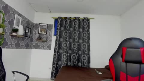 Snapshot of bruno_snow chatting on October 16, 4:20 am bruno_snow online show from October 16, 4:20 am