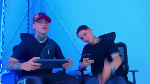 Snapshot of bruno_wild chatting on November 1, 7:29 pm Bruno wild online show from November 1, 7:29 pm