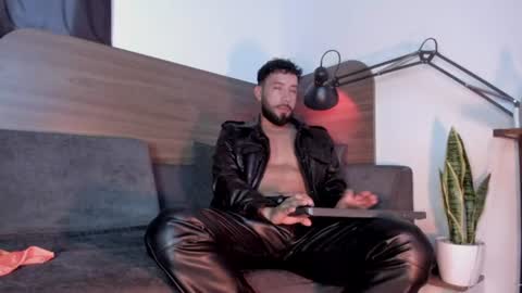 Andres Suarez online show from June 24, 10:45 pm