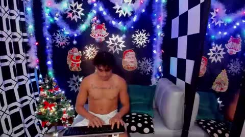 Snapshot of brunocuttie94 chatting on January 4, 4:11 pm Join my fan club here 150 tokens a month online show from January 4, 4:11 pm
