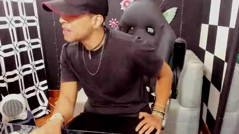 Snapshot of brunocuttie94 chatting on February 15, 3:50 pm Join my fan club here 150 tokens a month online show from February 15, 3:50 pm