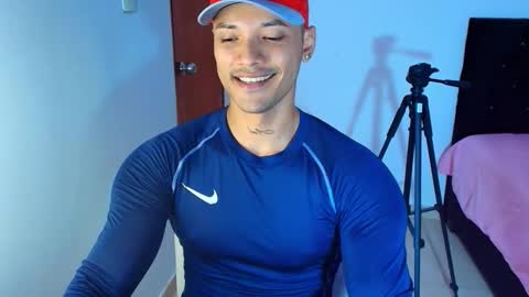 Snapshot of bryan_boy_ chatting on October 28, 12:35 am bryan online show from October 28, 12:35 am