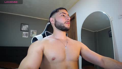 Snapshot of bryan_oficials chatting on December 30, 12:00 am bryan_oficials online show from December 30, 12:00 am