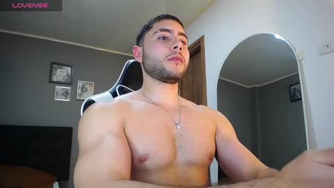 Snapshot of bryan_oficials chatting on January 5, 3:00 am bryan_oficials online show from January 5, 3:00 am