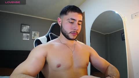 Snapshot of bryan_oficials chatting on December 30, 10:45 pm bryan_oficials online show from December 30, 10:45 pm