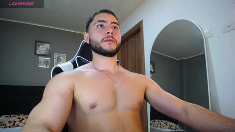Snapshot of bryan_oficials chatting on December 15, 2:41 am bryan_oficials online show from December 15, 2:41 am