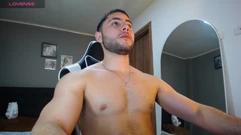 Snapshot of bryan_oficials chatting on January 6, 12:37 am bryan_oficials online show from January 6, 12:37 am