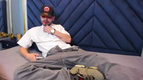 Snapshot of bryce_hall19 chatting on September 10, 3:05 am bryce_hall19 online show from September 10, 3:05 am
