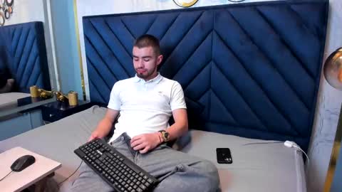 Snapshot of bryce_hall19 chatting on September 22, 11:43 am bryce_hall19 online show from September 22, 11:43 am