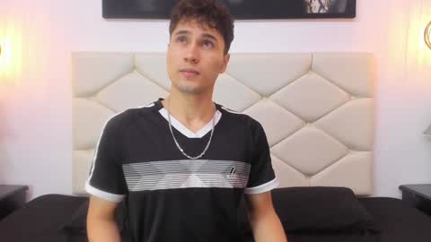 Snapshot of buddy_whitte chatting on January 16, 11:26 am Buddy Whitte online show from January 16, 11:26 am