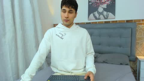 Snapshot of buddy_whitte chatting on January 19, 11:45 am Buddy Whitte online show from January 19, 11:45 am