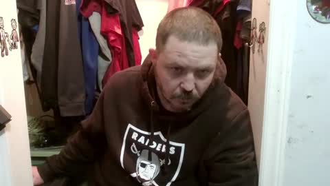 Snapshot of budsonly33 chatting on January 12, 6:49 am budsonly33 online show from January 12, 6:49 am