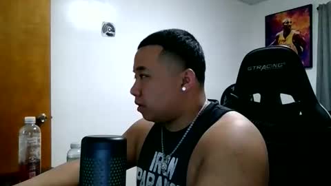 buffsexyman24 online show from March 29, 12:00 am