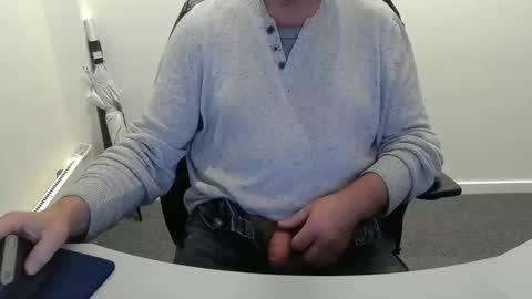 Snapshot of buggemann chatting on October 10, 3:44 am buggemann online show from October 10, 3:44 am