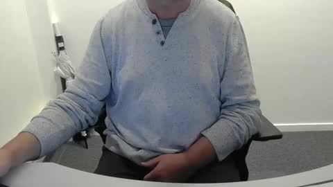 Snapshot of buggemann chatting on October 21, 2:25 am buggemann online show from October 21, 2:25 am