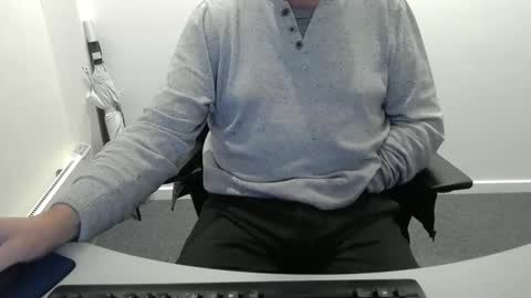 Snapshot of buggemann chatting on October 23, 3:21 am buggemann online show from October 23, 3:21 am