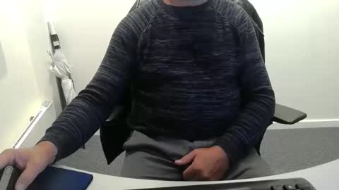 Snapshot of buggemann chatting on September 15, 3:41 am buggemann online show from September 15, 3:41 am