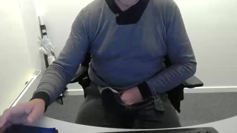 Snapshot of buggemann chatting on October 17, 3:54 am buggemann online show from October 17, 3:54 am