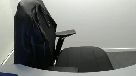 Snapshot of buggemann chatting on October 30, 5:31 am buggemann online show from October 30, 5:31 am