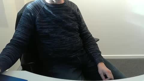 Snapshot of buggemann chatting on October 28, 11:01 am buggemann online show from October 28, 11:01 am