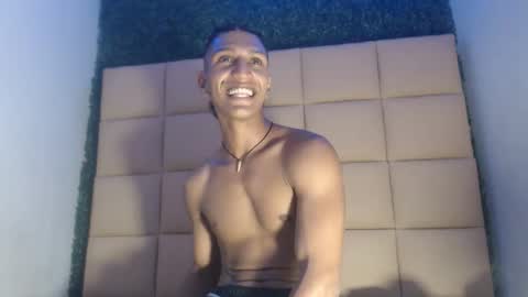 Snapshot of bull_cam chatting on September 12, 7:25 pm bull_cam online show from September 12, 7:25 pm