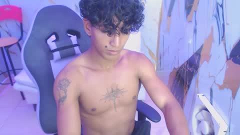 Snapshot of bull_cam chatting on October 11, 5:28 pm bull_cam online show from October 11, 5:28 pm