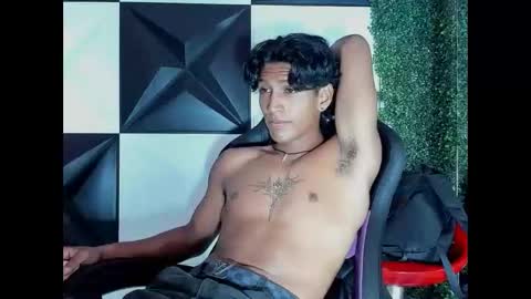 Snapshot of bull_cam chatting on September 30, 8:23 pm bull_cam online show from September 30, 8:23 pm