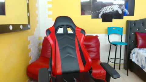 Snapshot of bull_cam chatting on September 14, 7:27 pm bull_cam online show from September 14, 7:27 pm