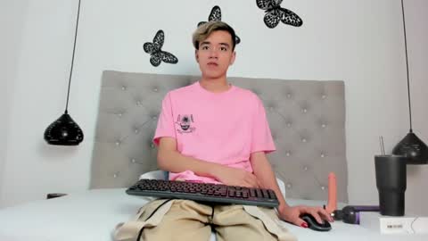 Snapshot of bunny_maxxi chatting on December 17, 12:22 pm bunny online show from December 17, 12:22 pm