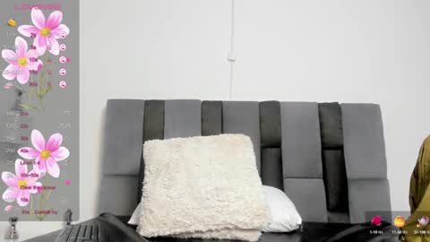 Snapshot of bunny_maxxi chatting on December 9, 12:09 pm bunny online show from December 9, 12:09 pm
